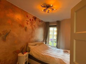 Sunny two-bedroom at the heart of Amsterdam East