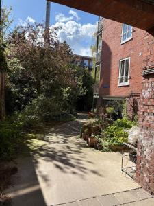 Sunny two-bedroom at the heart of Amsterdam East