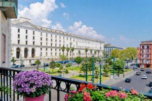 Carlo III Family Apartment - Balconi su Piazza e 2 Bagni