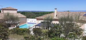 Villa paisible de standing avec piscine