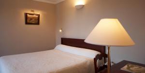 Hotels Hotel des Pyrenees : photos des chambres