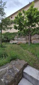 Prague Garden Retreat - Hot Tub, AC, Parking, Pinball