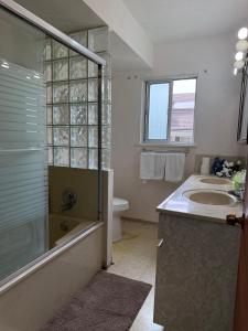 Cozy 3BR Suite Near Airport & Canada Line