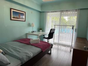 Cozy 3BR Suite Near Airport & Canada Line