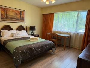 Cozy 3BR Suite Near Airport & Canada Line
