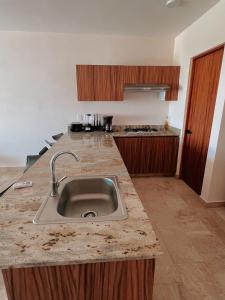 Departamento en Costa de Oro a 2 cuadras de la playa y restaurantes a 5 minutos de wtc y centros comerciales 2 habitaciones 3 camas y 2 baños