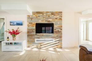 Villa Monaco, beachfront, private swimming pool 30m from the beach