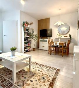 Apartament Etna Kołobrzeg - 2 pokoje, balkon, 450 m do plaży, port i molo, self check-in