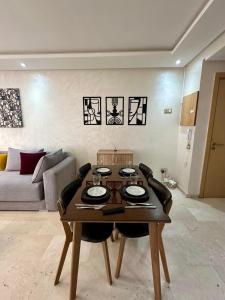RES Appartement Contemporain & Raffiné - Quartier Guéliz - Tout à Pied - Parking - Wifi - Netflix