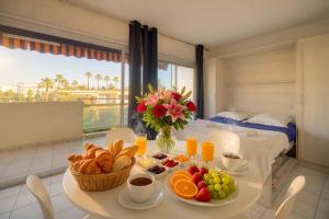 FRGK COPACABANA Palm Beach Riviera Studio Terrace, Parking, AC High Speed Wi-Fi