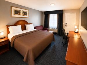 Ozark Inn & Suites