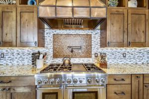 The Great Escape with Amazing Views and Private Hot Tub