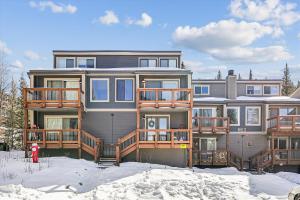 Experience breathtaking mountain views at Tenmile Viewhouse