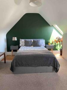 Bright Victorian flat in Manor Park, East London