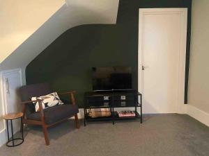 Bright Victorian flat in Manor Park, East London