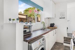 House near Nottingham City Centre - Groups & Contractors