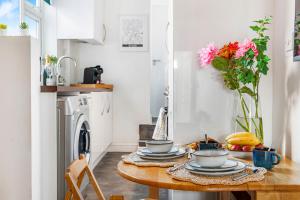House near Nottingham City Centre - Groups & Contractors