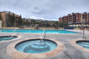 Experience Water House on Main 5104 with resort amenities