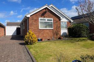 Spacious bungalow private garden near Filey Beach
