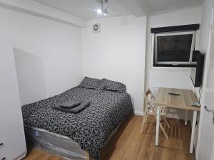 Lovely Boutique Modern Studio Flat Entire Place