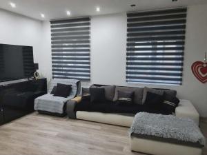 Blackapartment2