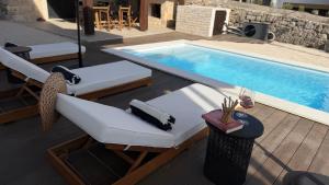 Villa Angela- Romantic stone retreat
