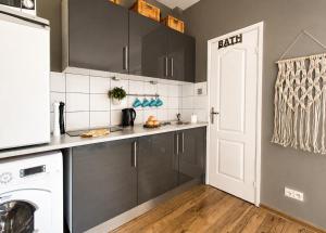 PiotrApartments - Central Warsaw - Walk Everywhere in Central Warsaw