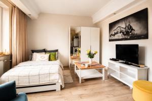 PiotrApartments - Central Warsaw - Walk Everywhere in Central Warsaw