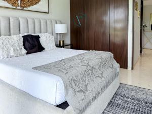 Ocean Views y Private Beach Bolongo