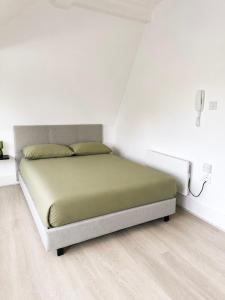 KW SELF CONTAINED STUDIOS ALEXANDRA PALACE COLLECTiON