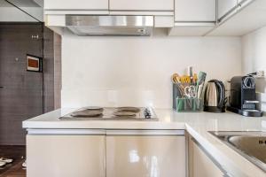 Modern 2BR Condo Makati with Netflix & Wifi