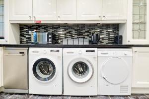 Spacious 6 BR Home in Handsworth wood