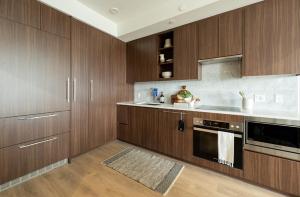 Cozy luxury Chic Bedroom in a dope Toronto Condo