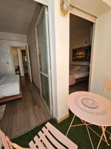 Luxury Apartment - Near Beach & Downtown