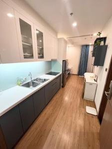 Stylish Skyline Apartment for Couples Near Keangnam Landmark72 Hanoi Vietnam