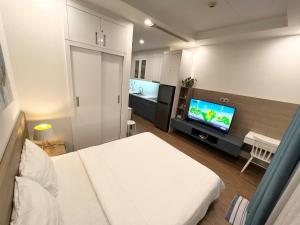Stylish Skyline Apartment for Couples Near Keangnam Landmark72 Hanoi Vietnam