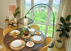 Resort- Style Corner 1BR- Steps From Abreeza Mall with City & Sea Views