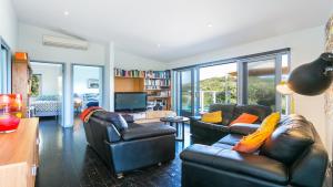 My Back Beach Retreat with spa and ocean views