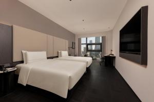 Atour Hotel Chongqing Guanyinqiao Pedestrian Street Century New City