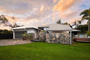 The Mudjimba Beach House - 150m to the beach