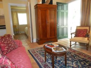 Two-Bedroom Suite room in Belle Oaks Inn