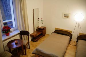 Koro de Varsovio - Apartament Solidarności 101