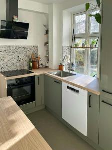 Flat With Courtyard In Former Shop