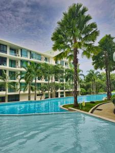 Resort Studio in Rawai, Pools, Gym & Shuttle