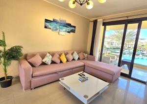 Fabulous 2 Bedrooms B17-F3 2B Shared Pool at G-Cribs Elgouna
