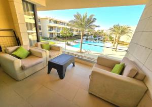 Fabulous 2 Bedrooms B17-F3 2B Shared Pool at G-Cribs Elgouna