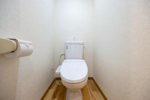 Bridge Stay Tengachaya - Hotel Quality, Direct to Kansai Airport , 6-min Walk from Midosuji , Sakaisuji Lines , Sleeps 11 Guests
