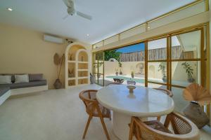 Casa Mara - 2BR Tropical Villa Canggu, Walk to Beach & Cafés!