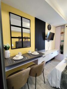 Yellow studio at Vivaldi