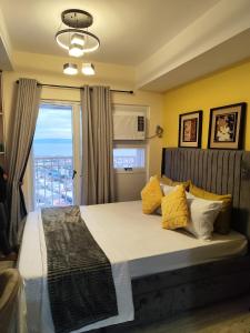 Yellow studio at Vivaldi